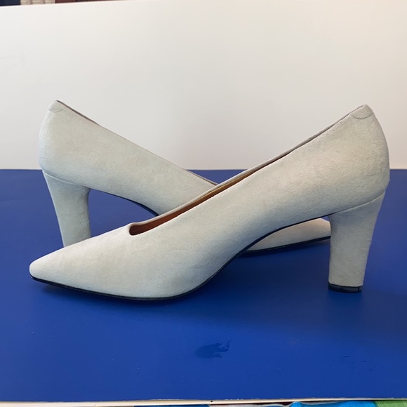 Anne Klein Shoes - NWOT Anna Klein Suede Pumps